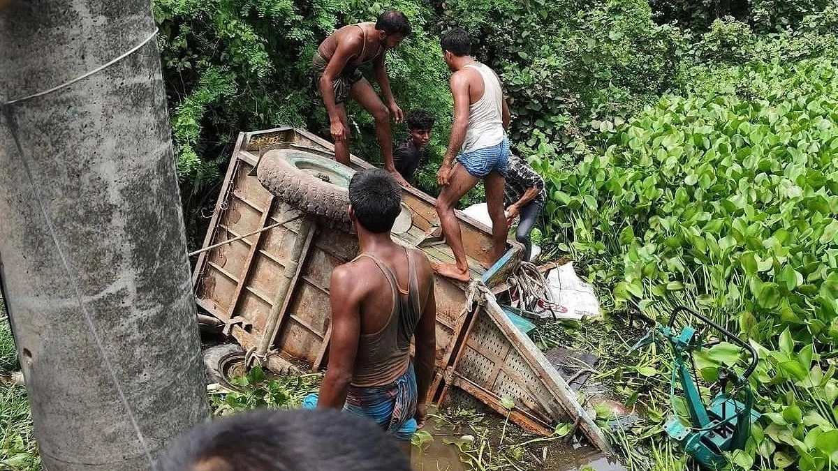 নোয়াখালীতে নসিমন উল্টে প্রাণ গেল ব্যবসায়ীর