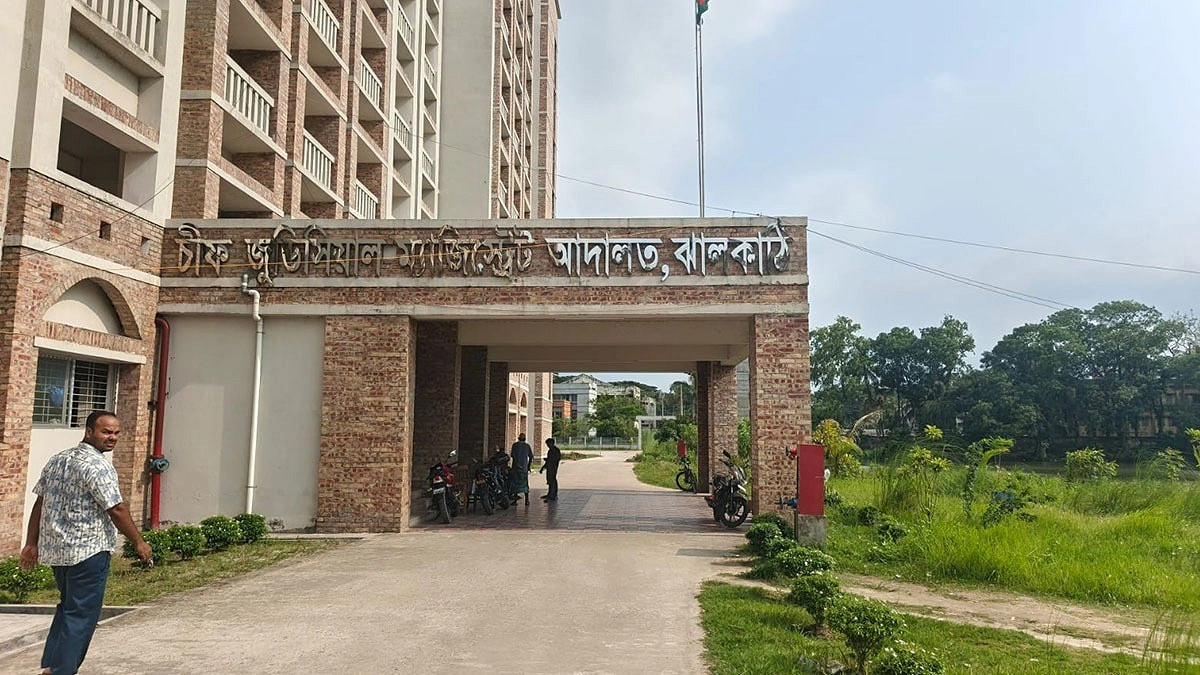 শ্বশুরের বিরুদ্ধে ধর্ষণচেষ্টার মামলা ‘মিথ্যা’, কারাগারে পুত্রবধূ