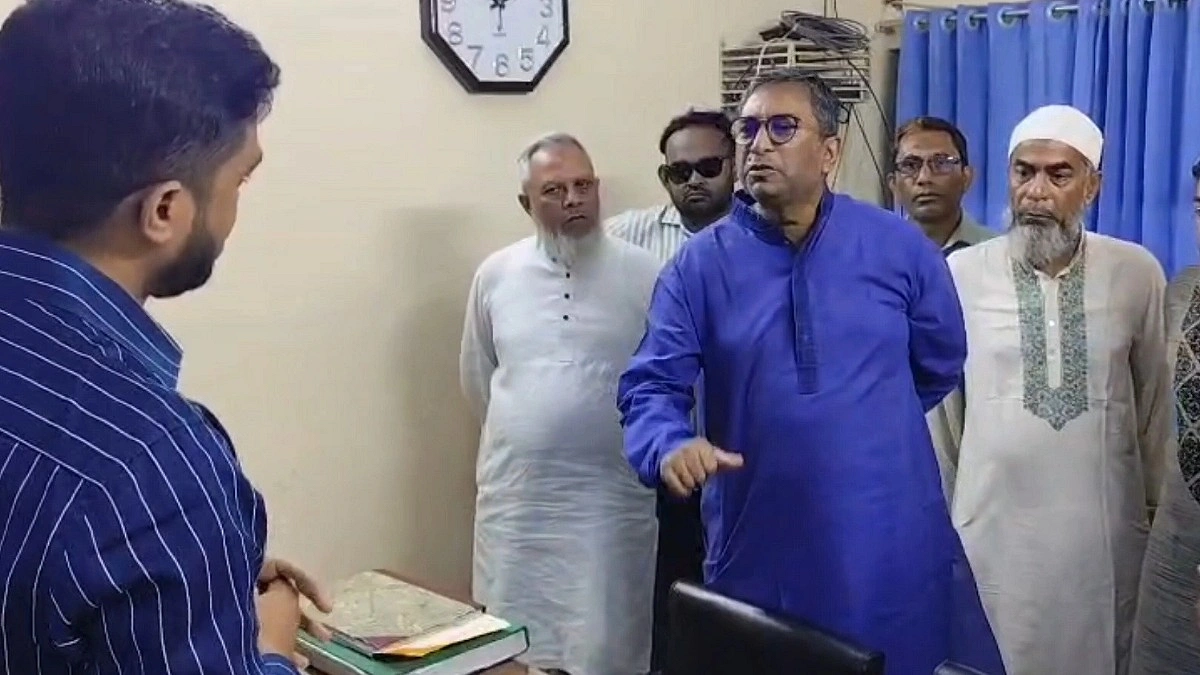 চাঁদপুর সাব-রেজিস্ট্রি অফিসে হঠাৎ হাজির এমপি মানিক