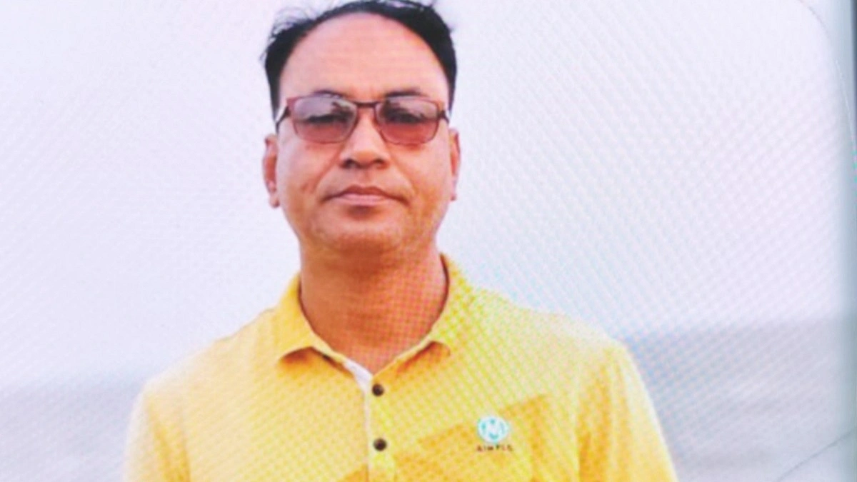 আ.লীগ নেতার দোকানে গানের আড্ডা, পুলিশ কর্মকর্তা ক্লোজড