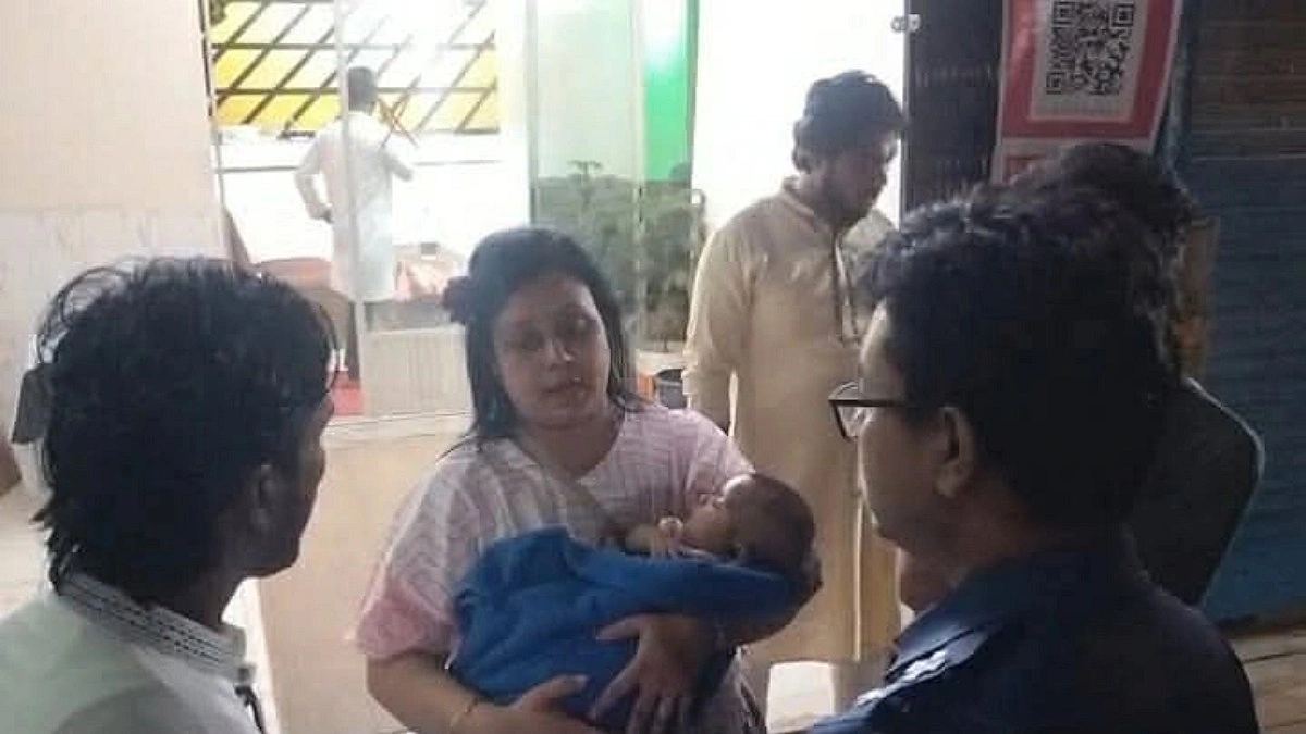 আড়াই মাসের শিশুকে নিয়ে পালানোর চেষ্টা, দম্পতি আটক