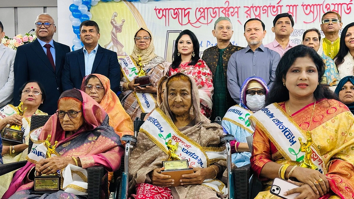 কুমিল্লার তাহমিনা চৌধুরী পেলেন ‘রত্নগর্ভা মা’ সম্মাননা
