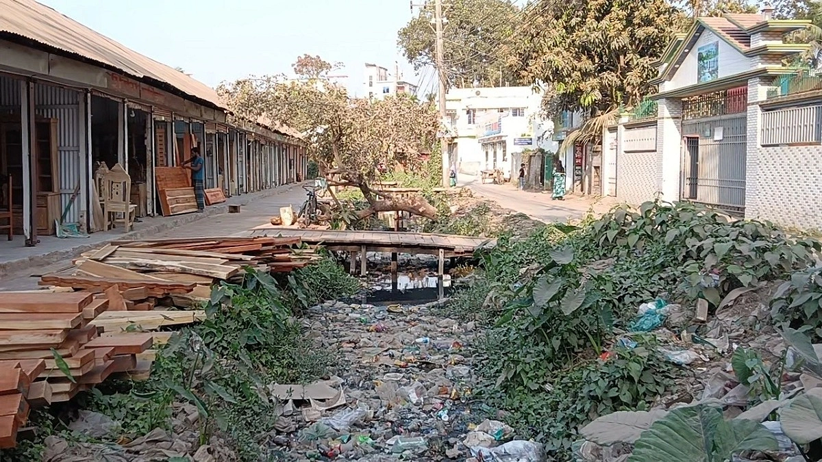 দখল-ভরাটে বিলুপ্তির পথে জলপথ