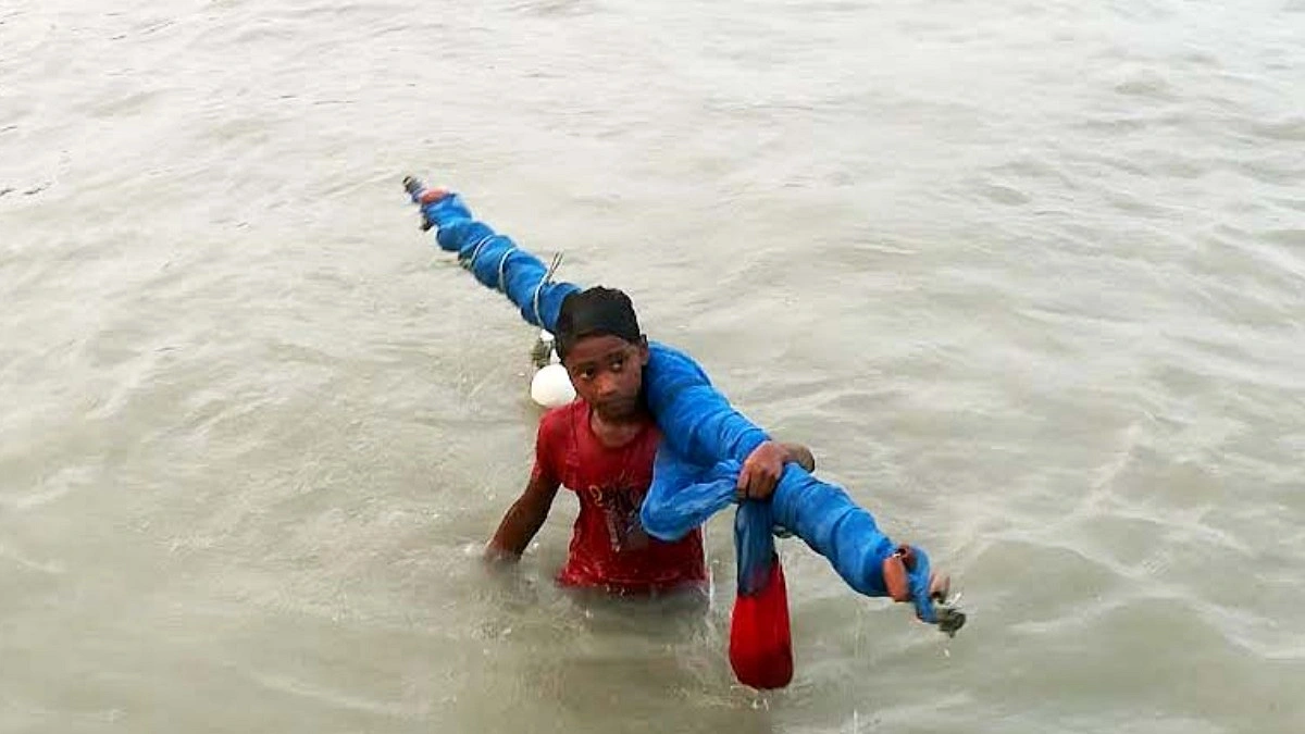 অবরোধের যাঁতাকলে জীবিকার লড়াই