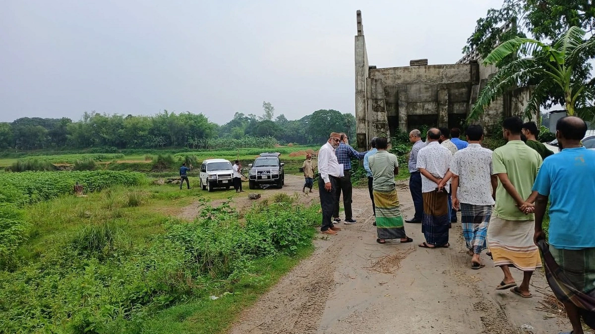 সেই সেতু পরিদর্শনে প্রকল্প পরিচালক