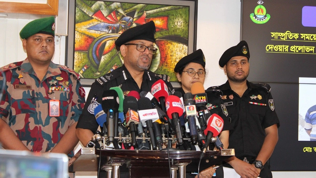 উচ্চপদস্থ কর্মকর্তা পরিচয়ে কোটি টাকার প্রতারণা, গ্রেপ্তার ২