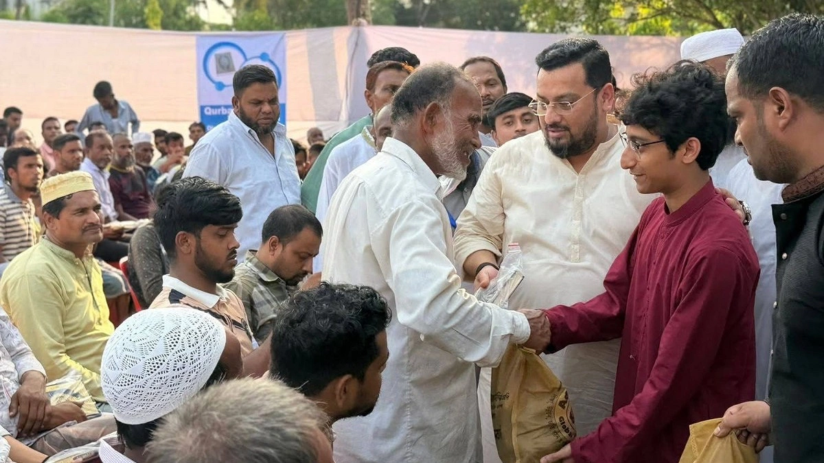 ৪০ গরু কোরবানি দিয়ে অস্বচ্ছল নেতাকর্মীদের দিলেন মীর হেলাল