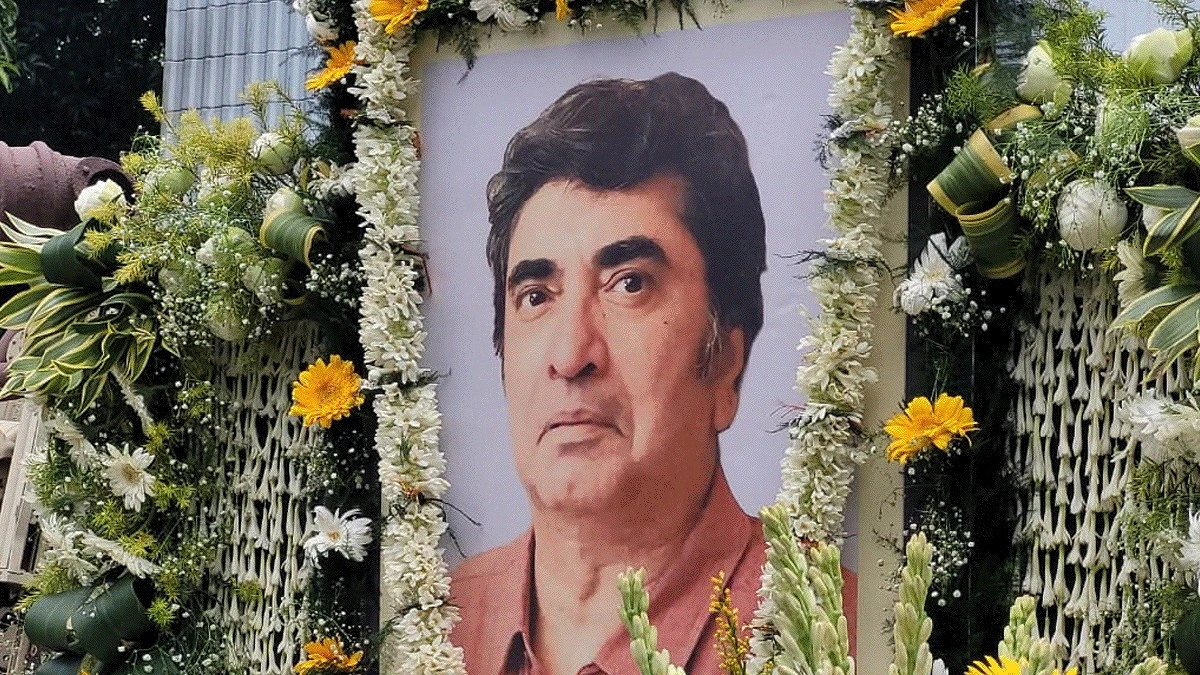 নন্দনে শেষ শ্রদ্ধায় বিদায় জানানো হলো অনীক দত্তকে