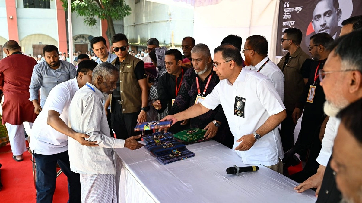 জিয়াউর রহমানের শাহাদাতবার্ষিকীতে বস্ত্র বিতরণ প্রধানমন্ত্রীর