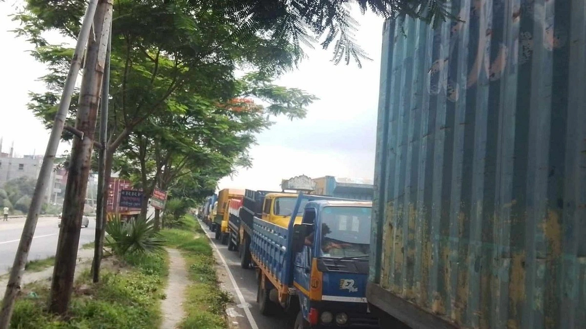 ঢাকা-চট্টগ্রাম মহাসড়কে ১৫ কিলোমিটার যানজট