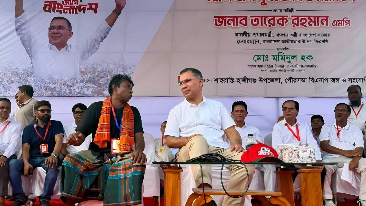 কৃষককে পাশে বসিয়ে কথা শুনলেন প্রধানমন্ত্রী