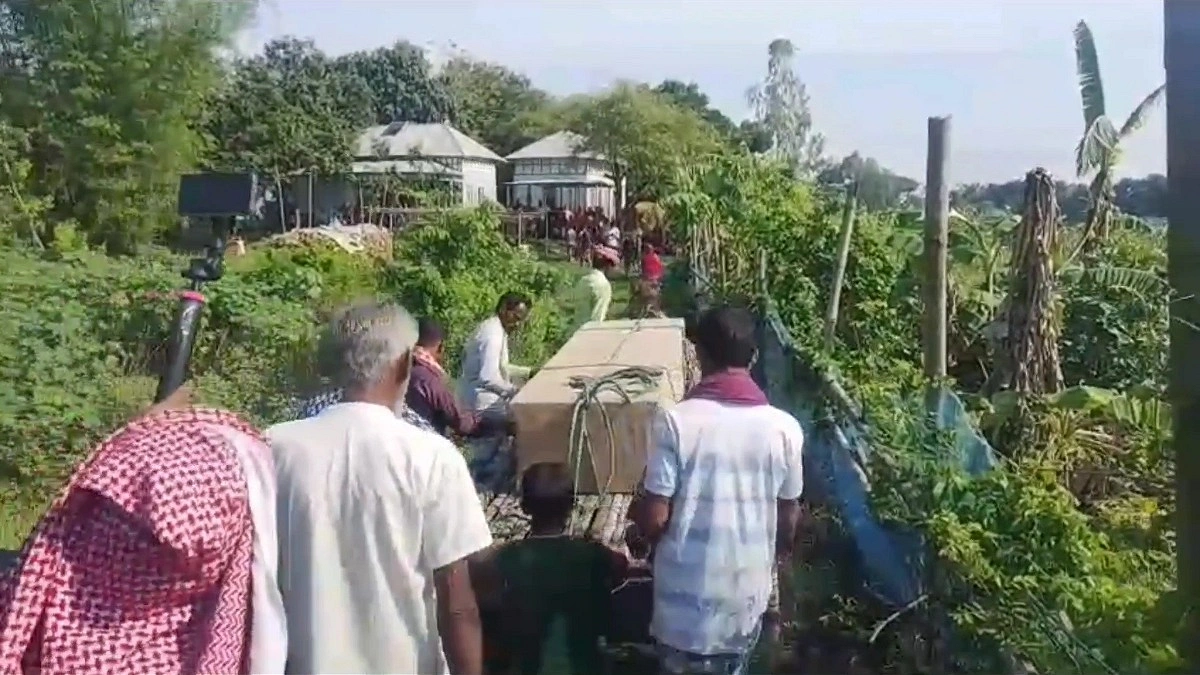 লেবাননে নিহত দিপালীর দাফন সম্পন্ন