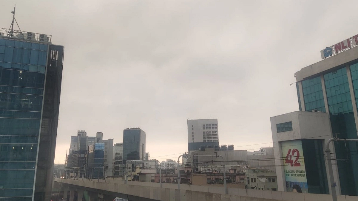 ঢাকার আকাশে মেঘ, বজ্রবৃষ্টির আভাস