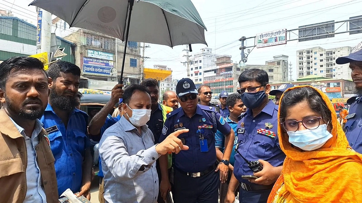 ঈদযাত্রা নির্বিঘ্ন করতে কদমতলীর অবৈধ স্ট্যান্ড উচ্ছেদ