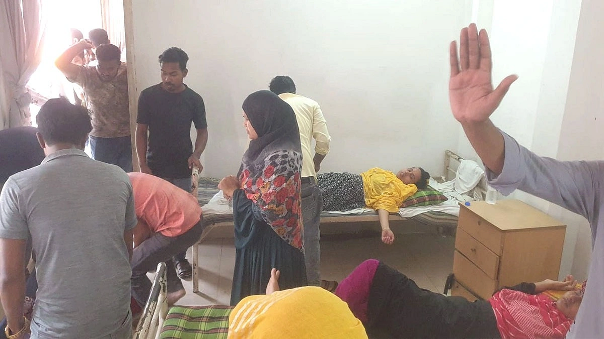 হঠাৎ অসুস্থ পোশাক কারখানার ৩০ শ্রমিক
