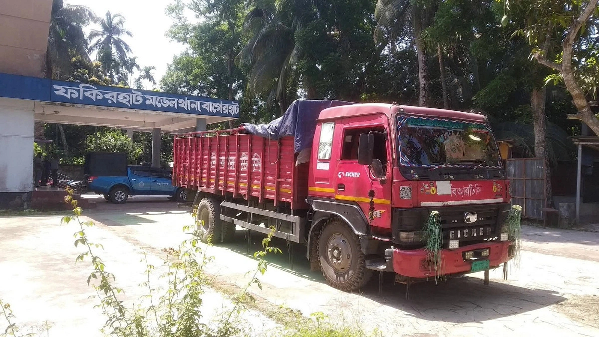 ডাকাতি হওয়া ট্রাক ও মালামাল উদ্ধার, আটক ২