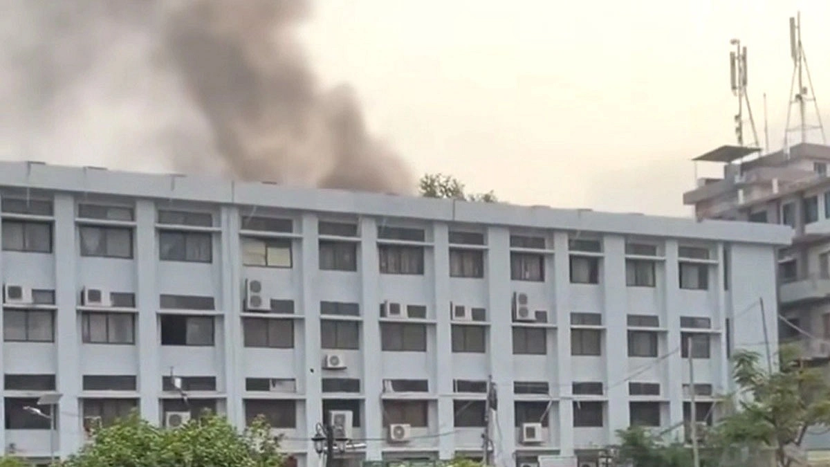 খুমেক হাসপাতালের ওটিতে আগুন, স্থানান্তরের সময় আইসিইউ রোগীর মৃত্যু