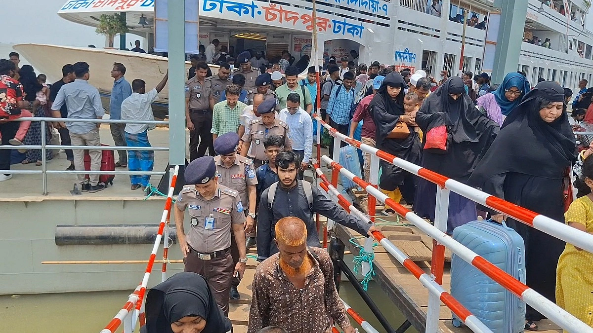 নৌপথে ঘরমুখো মানুষের ঢল, সরগরম চাঁদপুর লঞ্চঘাট