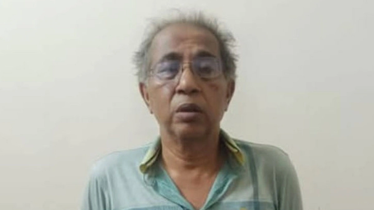 সীমান্তে ৭টি পাসপোর্টসহ সাবেক কূটনীতিক আটক