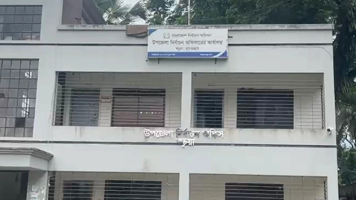 নির্বাচন অফিসের ২ কর্মচারীর বিরুদ্ধে সেবাপ্রার্থী নারীকে কুপ্রস্তাবের অভিযোগ