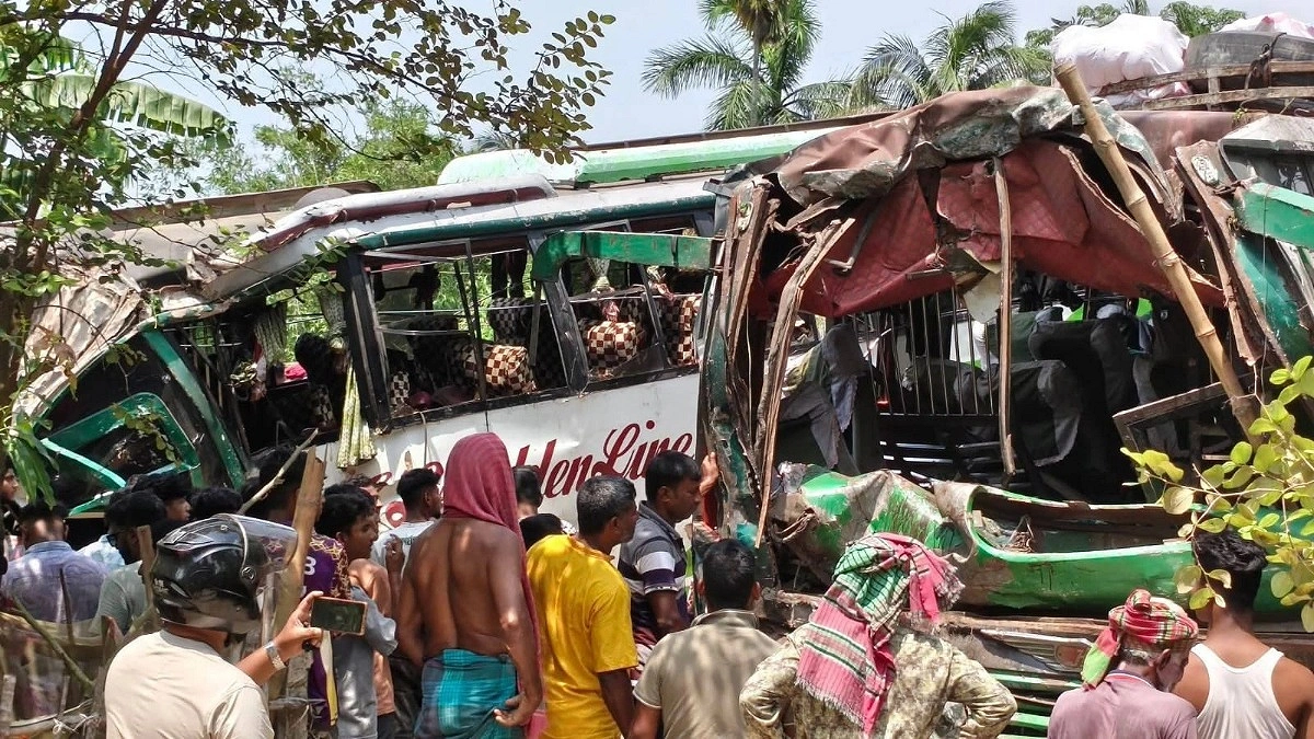 কুষ্টিয়ায় দুই বাসের মুখোমুখি সংঘর্ষে নিহত ১, আহত ৪০