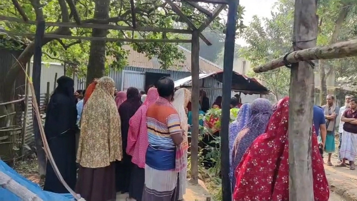 নিজ বাড়িতে দুগ্ধ সমিতির সাবেক ব্যবস্থাপককে কুপিয়ে হত্যা