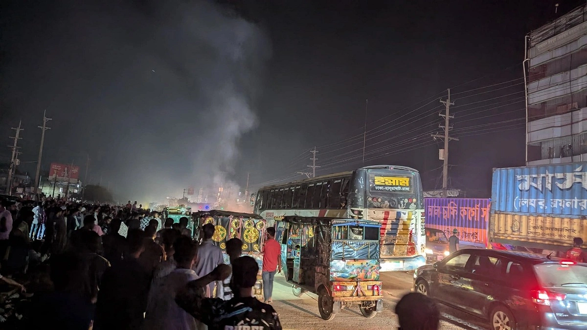 উচ্ছেদ অভিযানে গিয়ে ব্যবসায়ীদের ধাওয়া খেলেন ইউএনও
