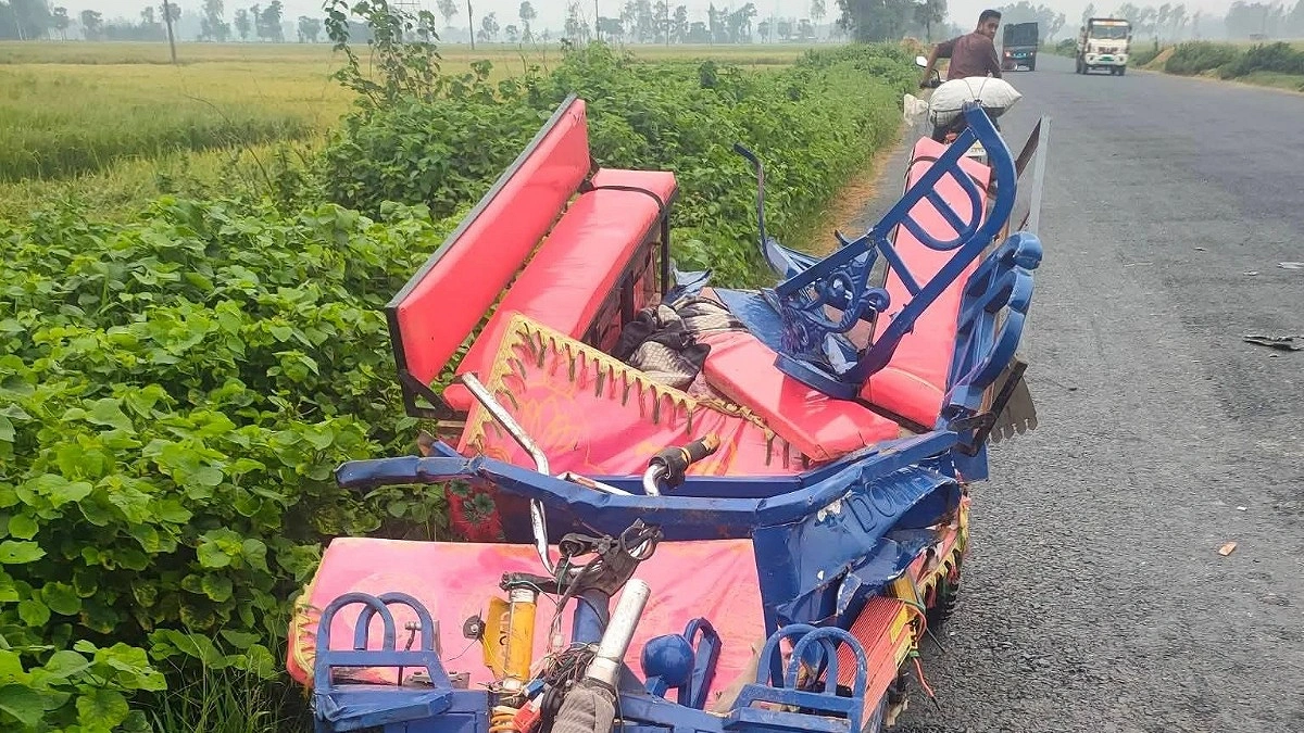 ডাম্প ট্রাকের চাপায় প্রাণ গেল অটোরিকশাচালক ও আরোহীর