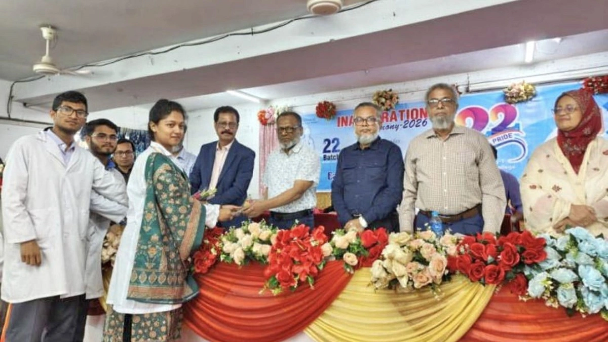 দেশি-বিদেশি নবীন শিক্ষার্থীদের পদচারণায় মুখর ক্যাম্পাস