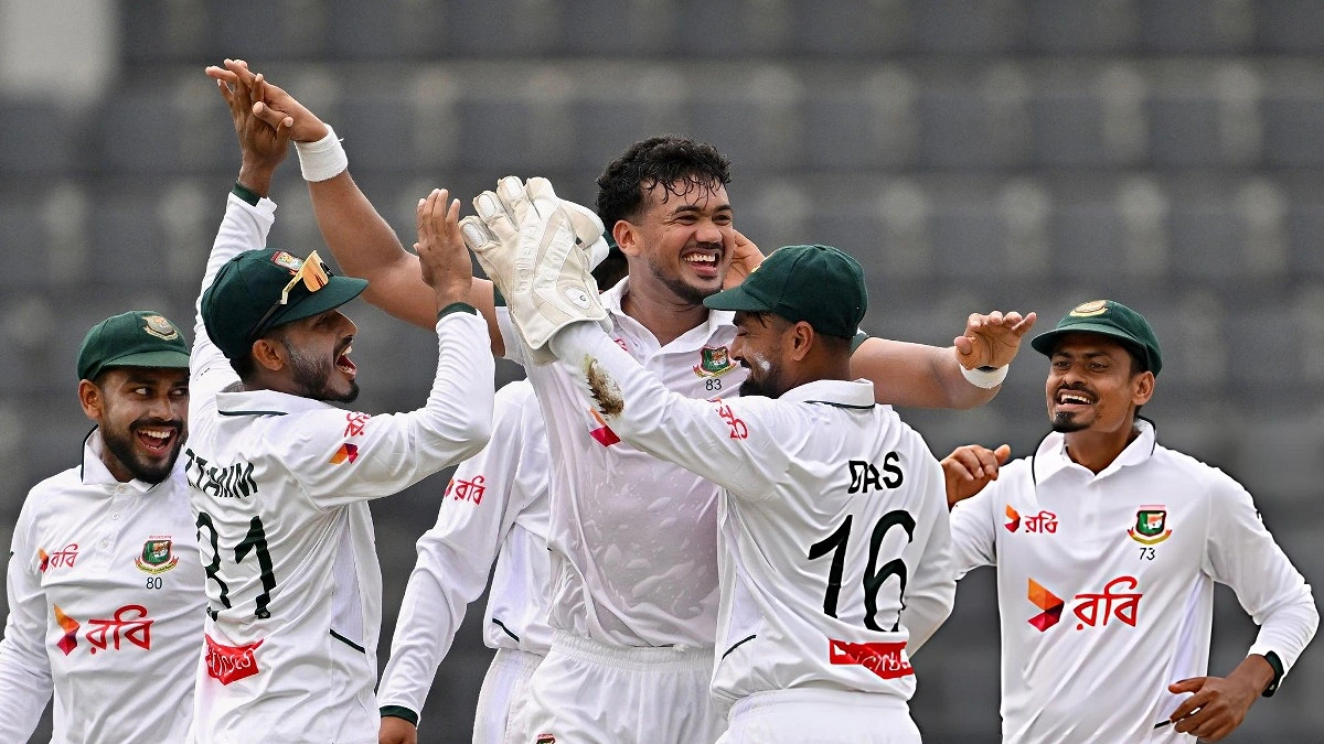 তাসকিনের গতি মিরাজের ঘূর্ণিতে প্রথম সেশন বাংলাদেশের