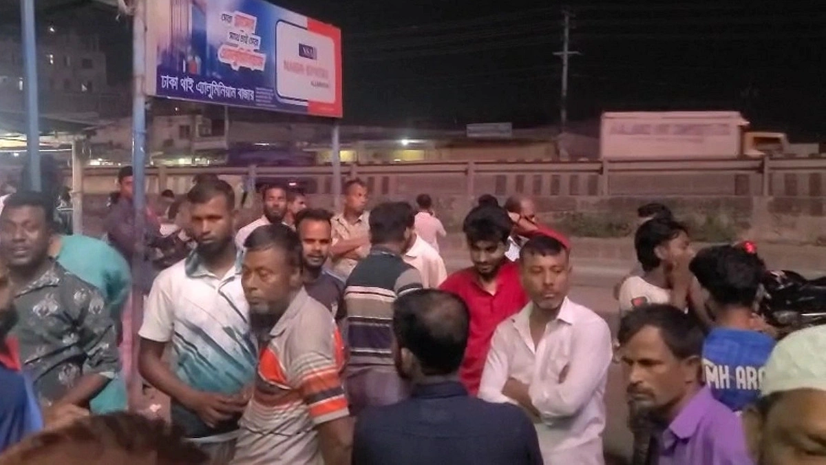 শ্রীপুরে দোকানে হামলা ও গুলি, আহত ৫
