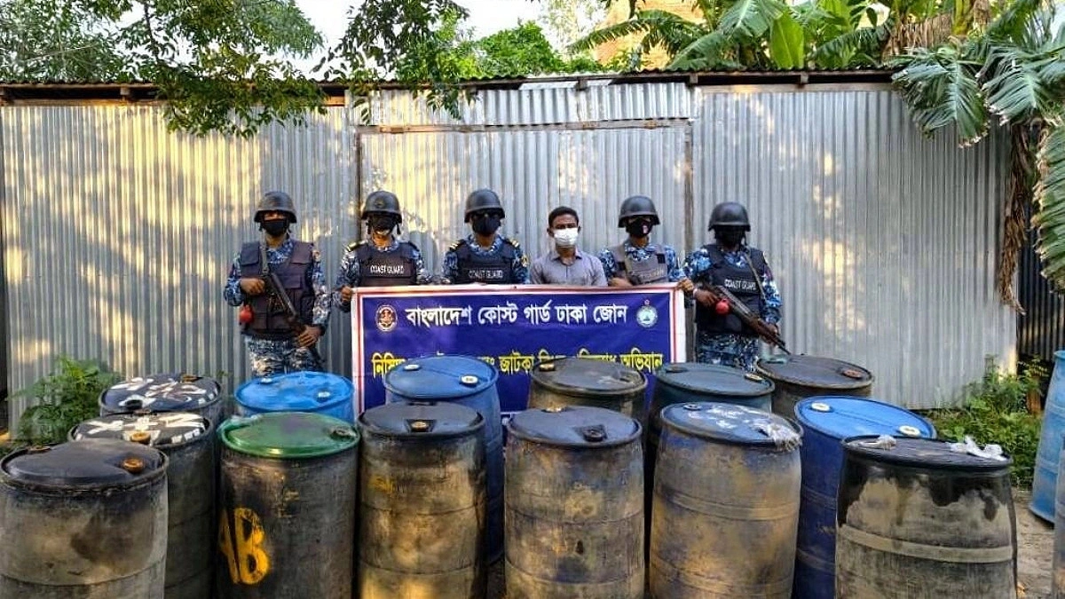 অবৈধভাবে তেল মজুদের দায়ে তিন ব্যবসায়ীকে জরিমানা