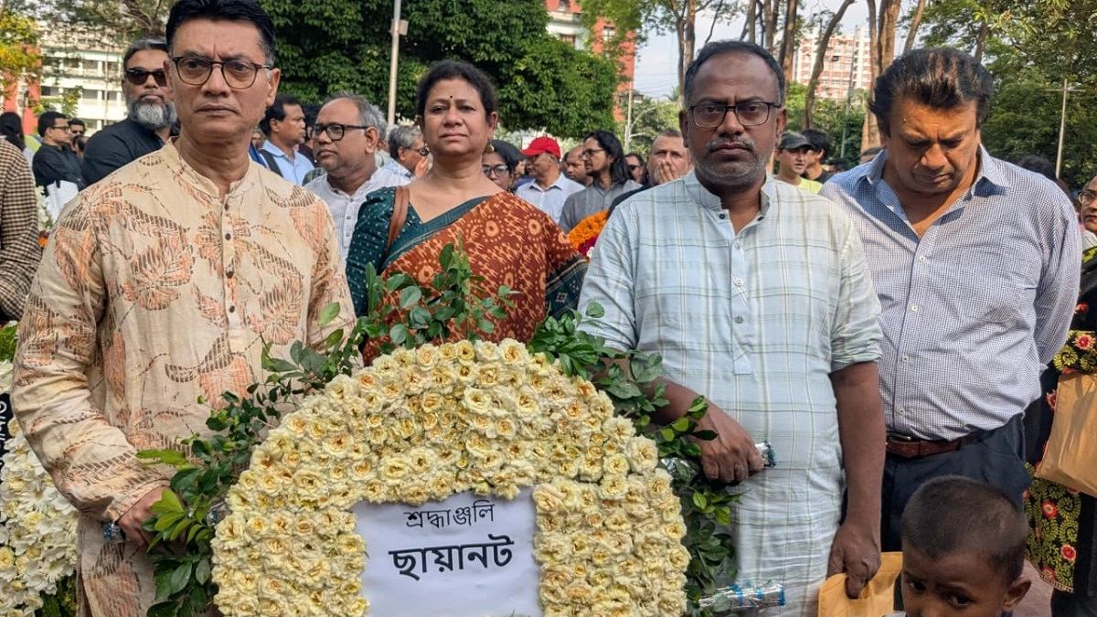ফুলেল শ্রদ্ধা ও স্মৃতিচারণে মঞ্চ-সারথি আতাউর রহমানকে শেষ বিদায়