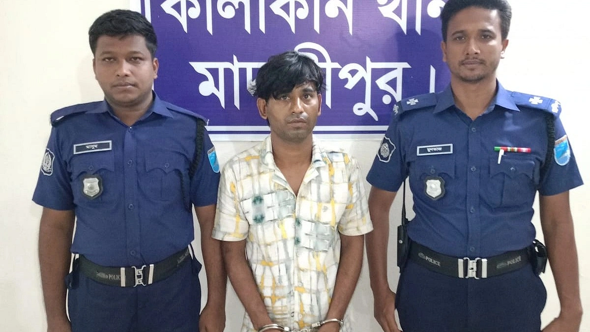 কালকিনিতে হত্যা-ধর্ষণসহ ১৭ মামলার আসামি গ্রেপ্তার