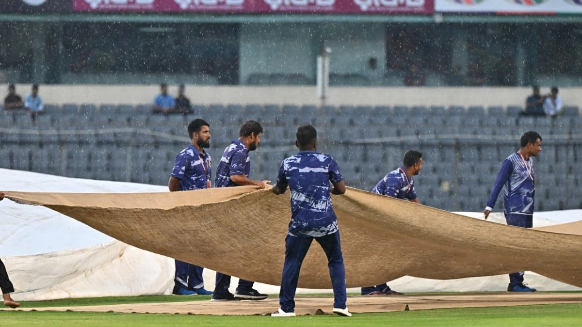 বৃষ্টিতে ম্যাচ নেমে এলো ১৫ ওভারে