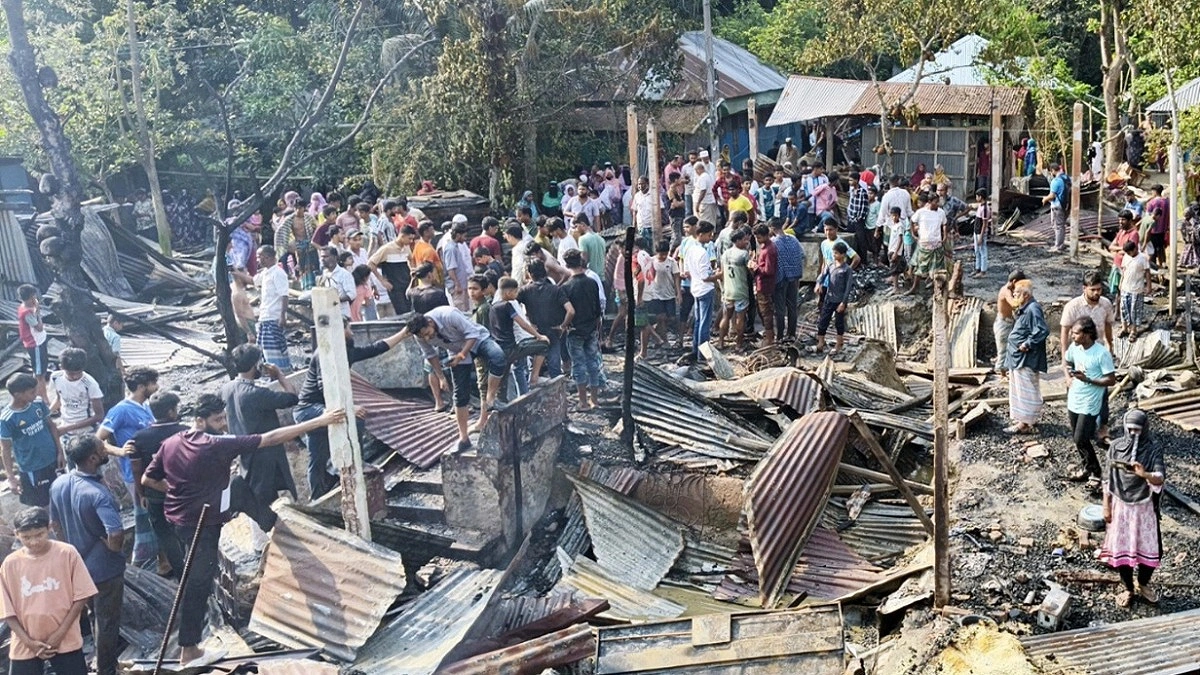 চাঁদপুরে ভয়াবহ আগুনে ২০ বসতঘর পুড়ে ছাই