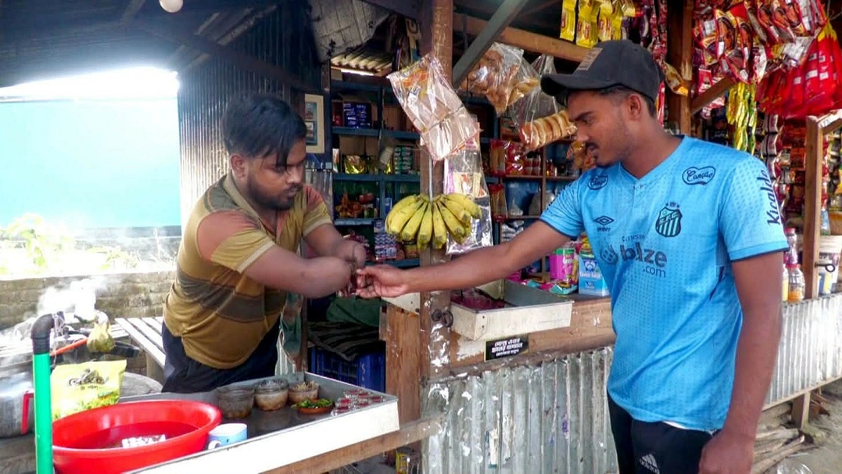দুই হাত নেই, তবু থামেননি নিহাল
