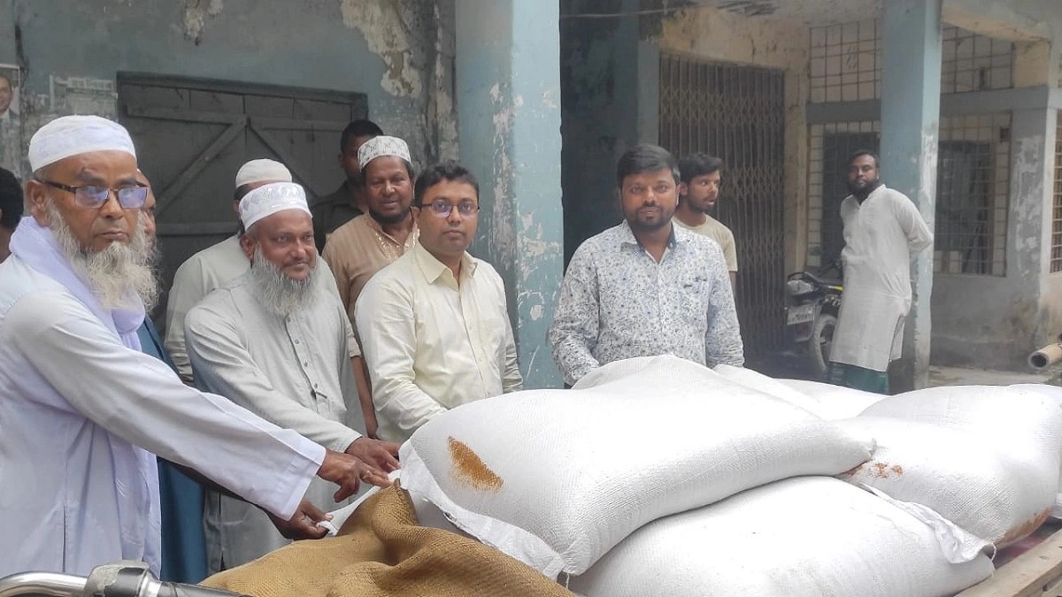 ৩৫ মাদরাসায় বিনামূল্যে ১৪ টন লবণ বিতরণ