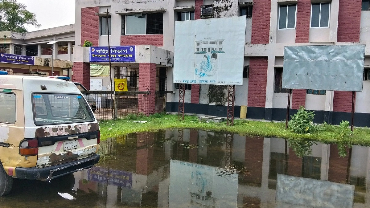 স্বাস্থ্য কমপ্লেক্স নাকি মশা প্রজননকেন্দ্র!
