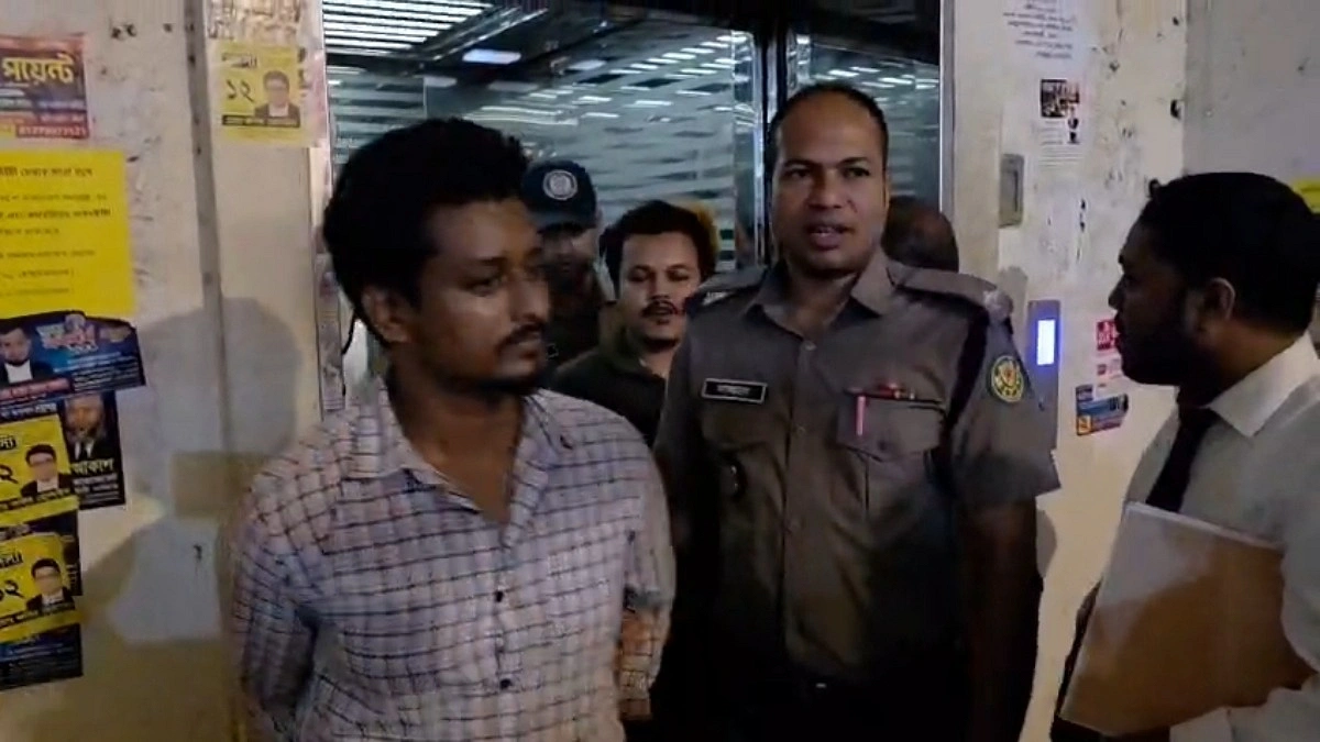 টিএসসিতে মিছিল থেকে গ্রেপ্তার ছাত্রলীগ নেতাসহ দুজন রিমান্ডে