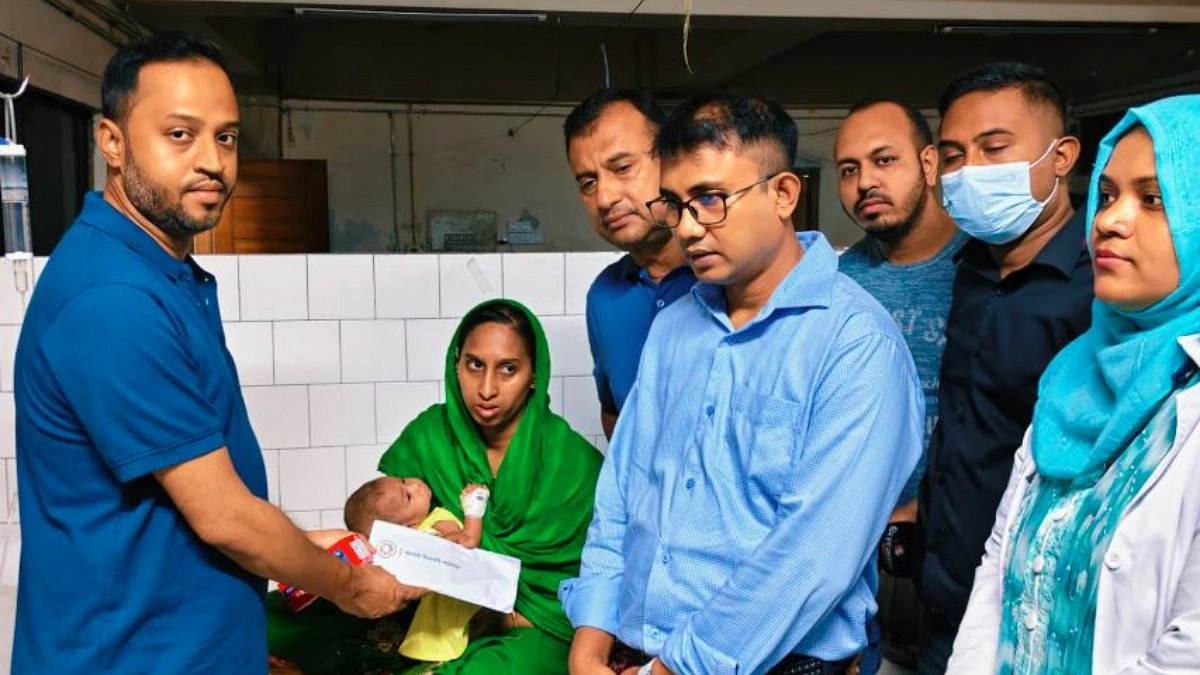 হামে আক্রান্ত শিশু নূর নাহারের পাশে ডা. জুবাইদা রহমান