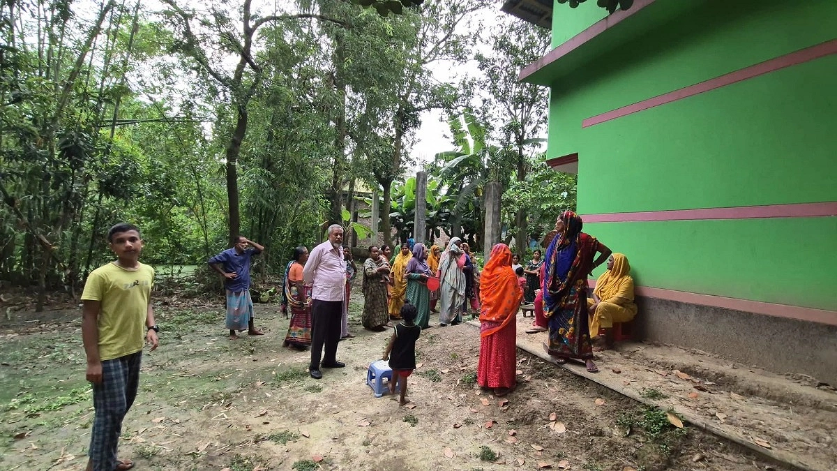দিনে বাড়িতে চুরি, রাতে পাহারাদার বেঁধে ট্রান্সফরমার লুট