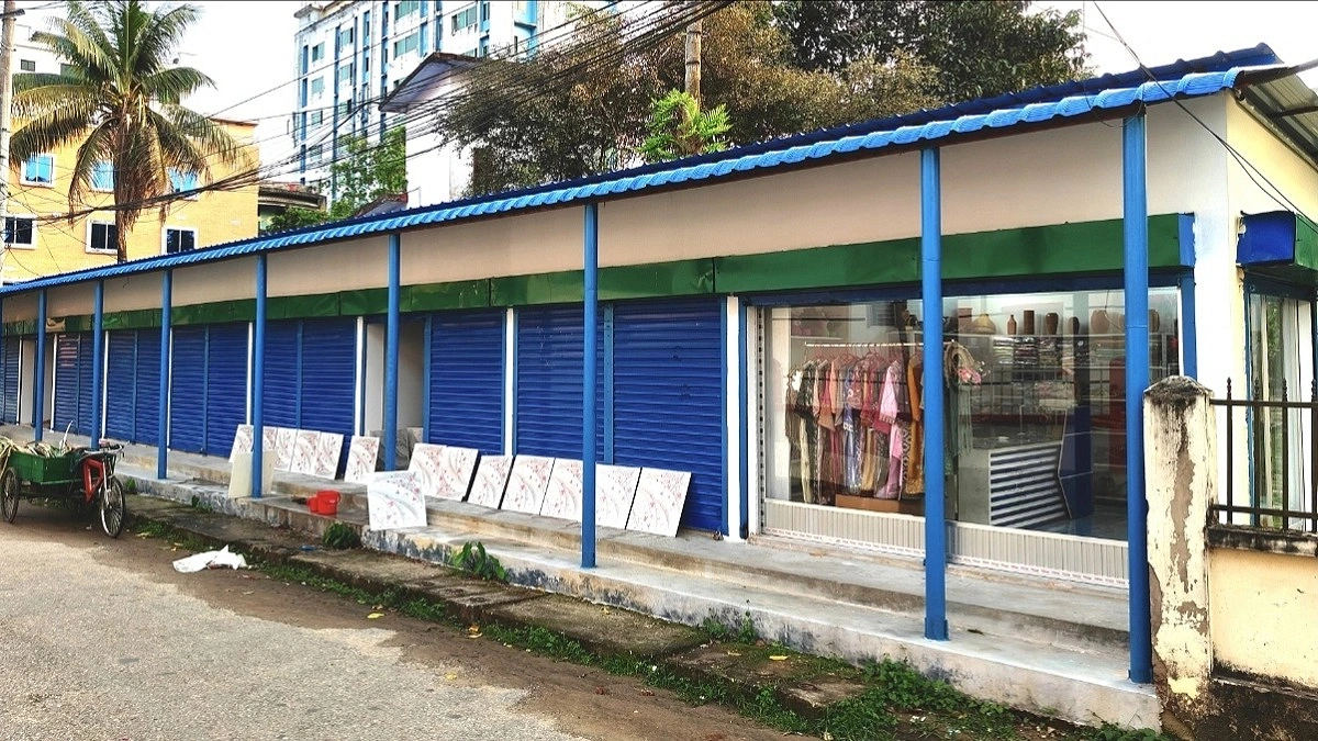 যোগদানের পর বিক্রি করলেন গরু, সরকারি জায়গায় মার্কেট বানালেন এসপি