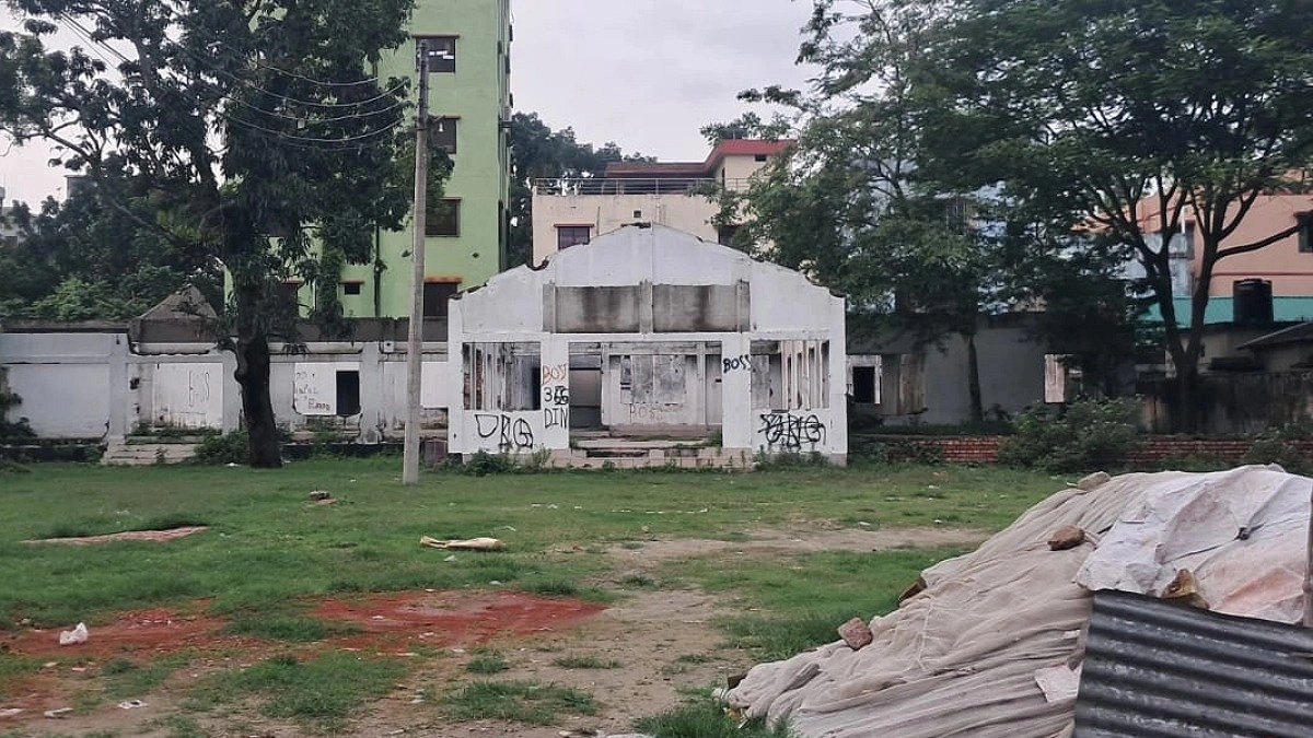 আ. লীগের অফিস থেকে হেরোইনসহ তরুণী গ্রেপ্তার