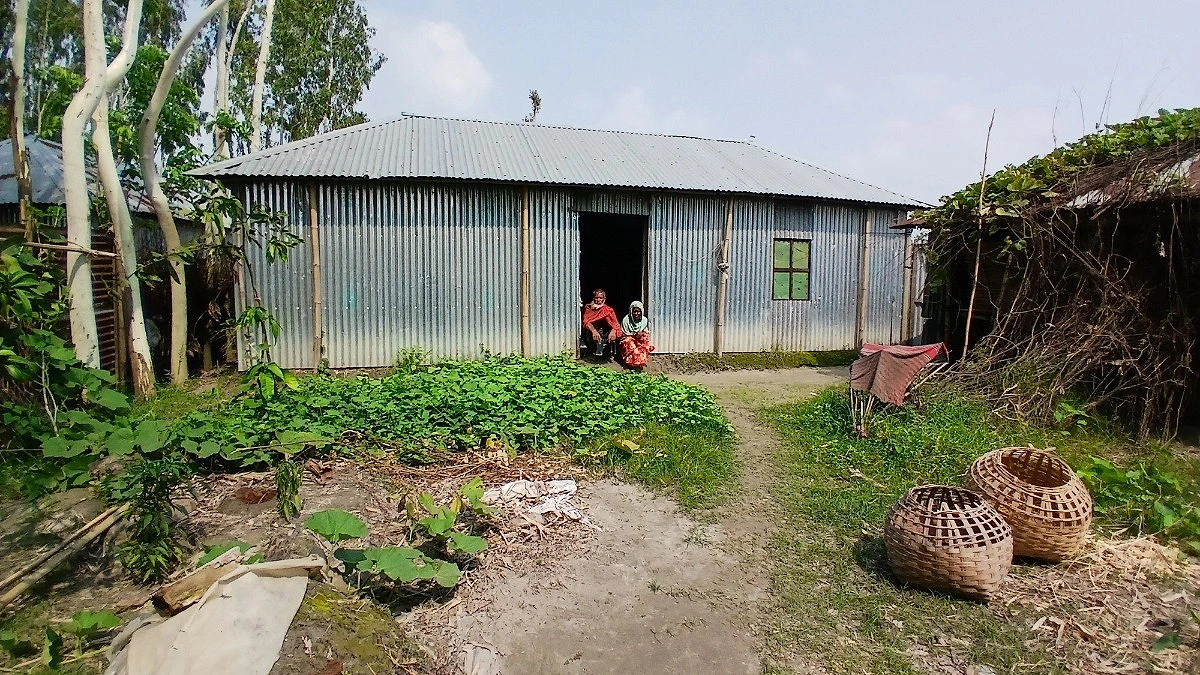 নদী সব নিয়ে যায়, ঈদও আসে না পোড়ার চরে