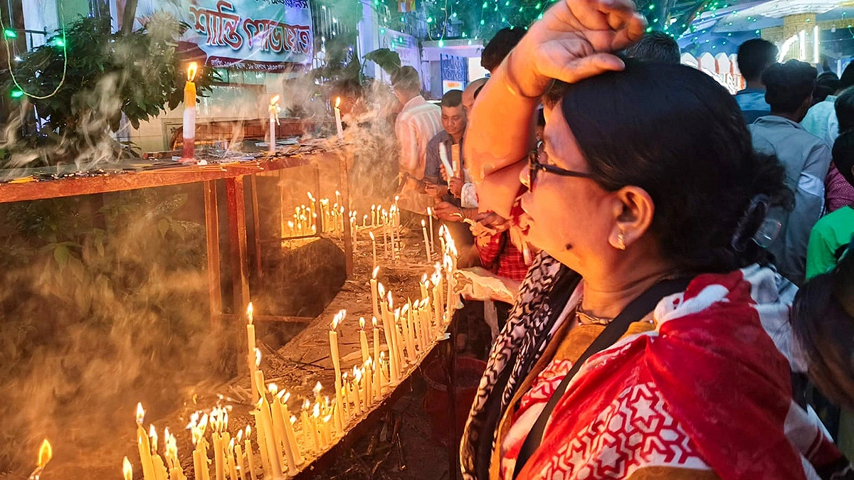 বুদ্ধ পূর্ণিমায় চট্টগ্রামে উৎসবমুখর আয়োজন