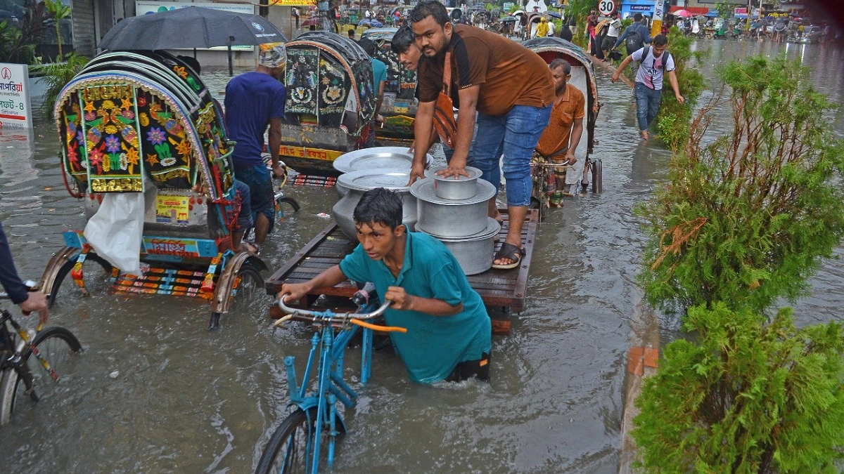 বৃষ্টিতে তলিয়ে গেছে চট্টগ্রাম