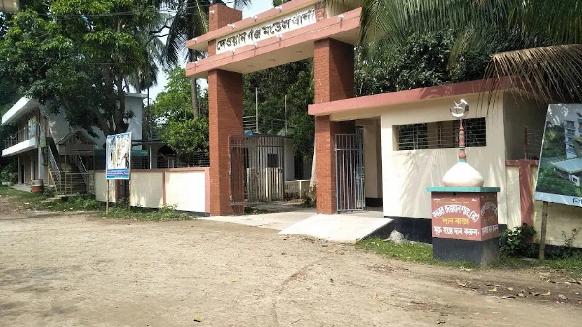গরুবাহী ভটভটি উল্টে ব্যবসায়ীর মৃত্যু