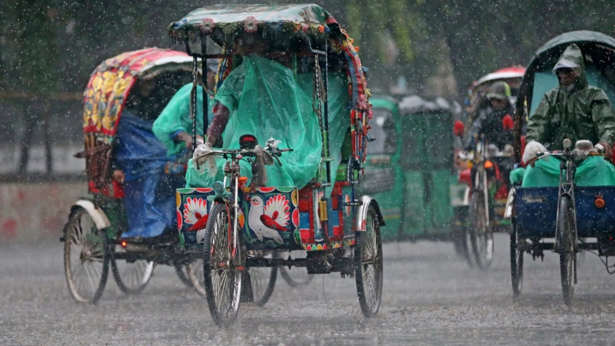 তাপপ্রবাহ থেকে ঝুমবৃষ্টি, স্বস্তির আড়ালে কি হানা দিচ্ছে রোগবালাই?