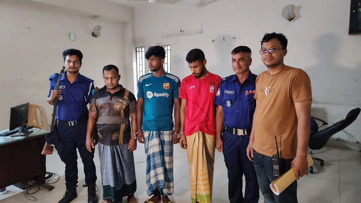 মহাসড়ক নির্মাণকাজের ৩৩ ব্যারেল বিটুমিন চুরি, আটক ৩